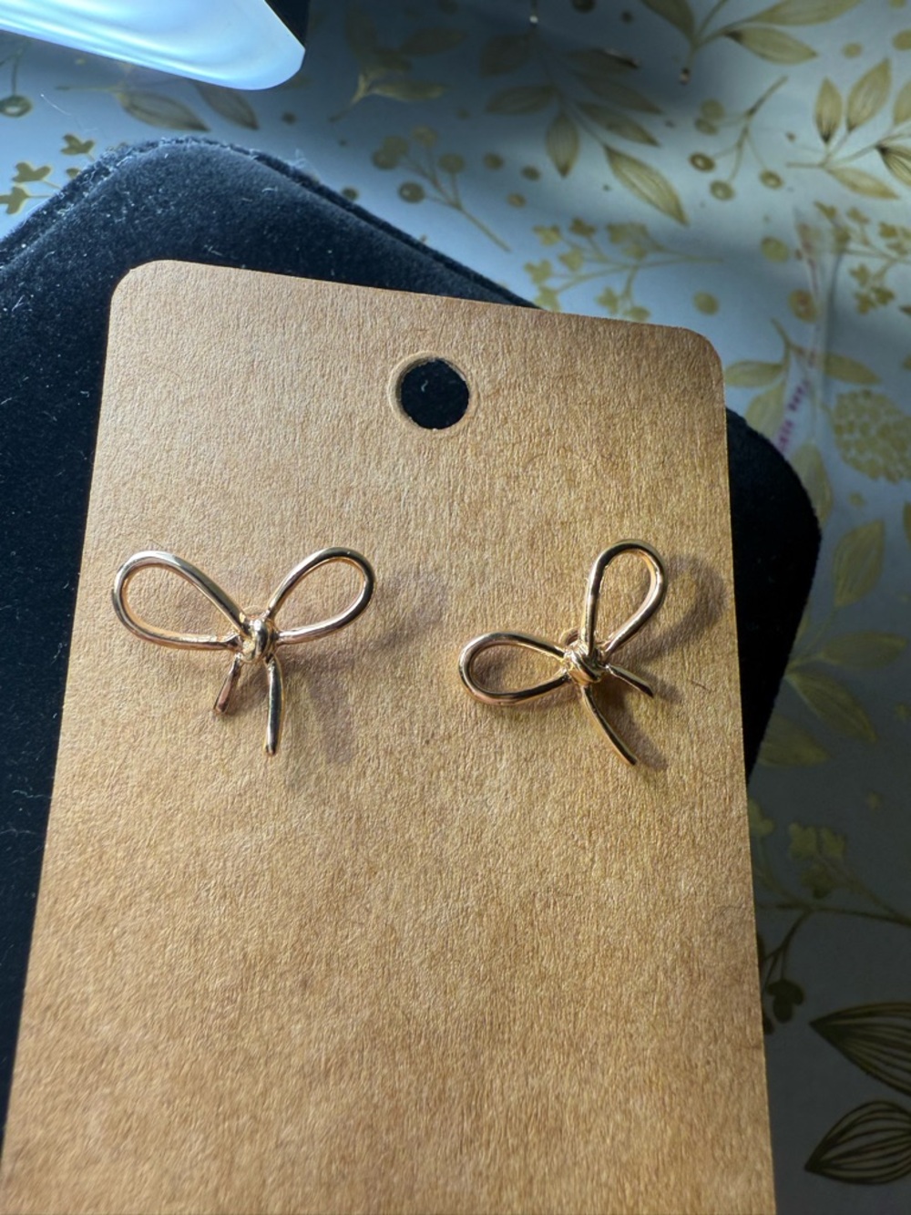 5/25 ✨✨ Delicate Bow Stud Earrings in Rose Gold - Women Jewelry - Picture 2 of 2